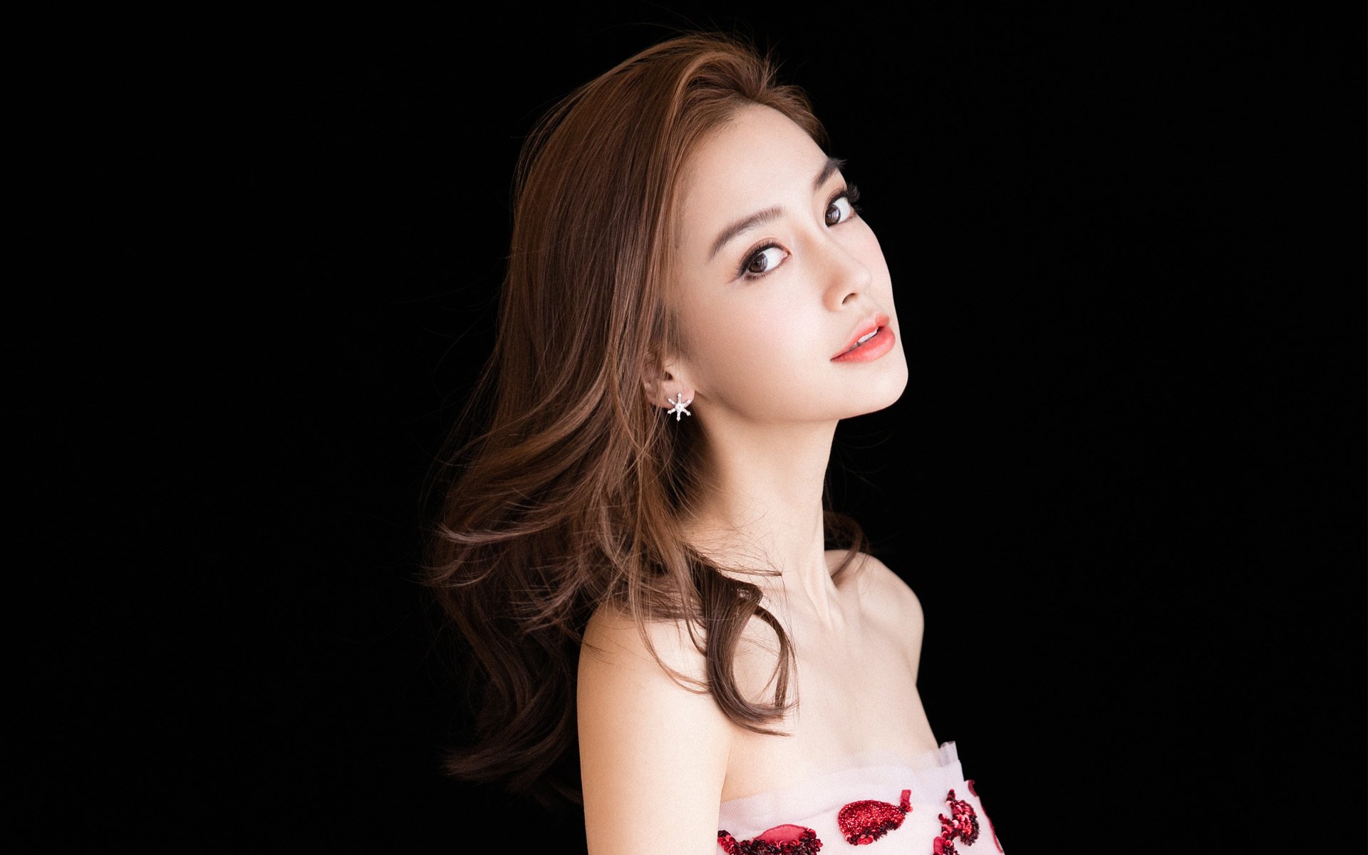 皇家社会中场组织者引领团队攻势，皇家社会阵型